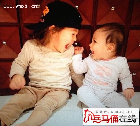 刘诺一和刘霓娜最新照 妈妈系法国人故或入法国国籍