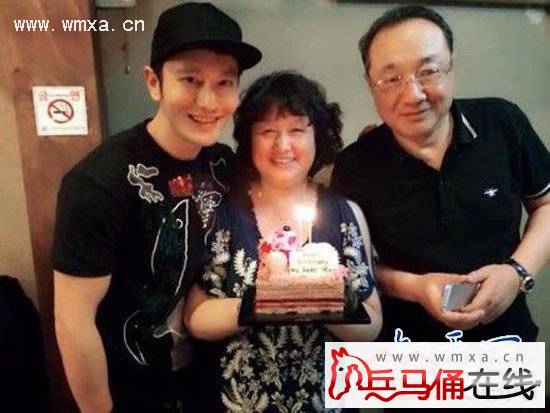 曝黄晓明整容前后照片 黄晓明个人资料及家庭背景简介