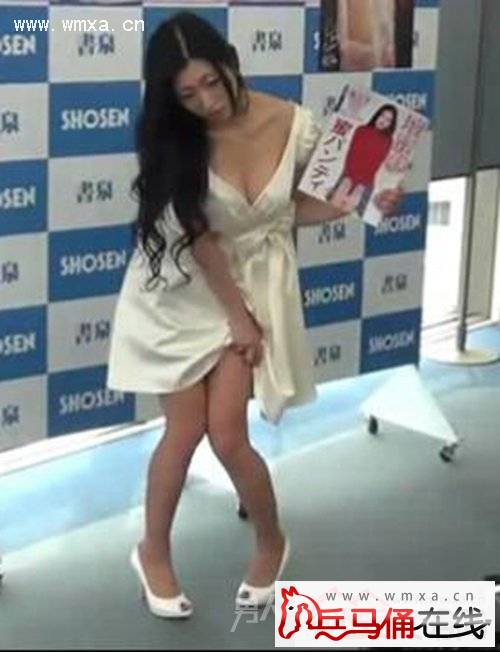 Ů���Ǳ����ڽ���������ͼƬ��ȫ ����Ů�ǽڲ���һ��