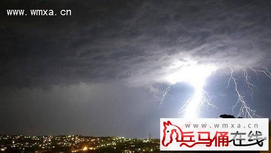 【图】澳洲城市遭闪电击 万道齐发宛如科幻大