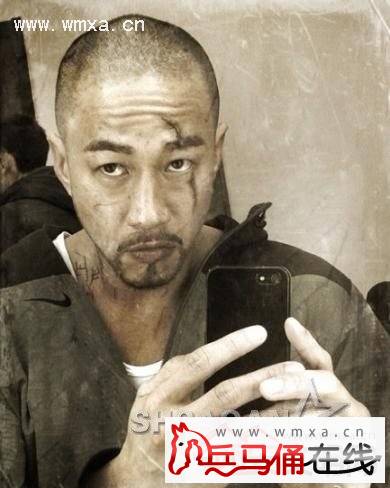 何润东手臂受伤打石膏 明星拍戏光鲜背后受伤是家常便饭