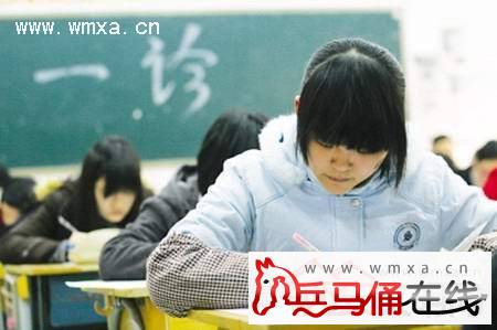 重庆44岁父亲报高考 帮助儿子战胜胆怯被赞“中国好爸爸”