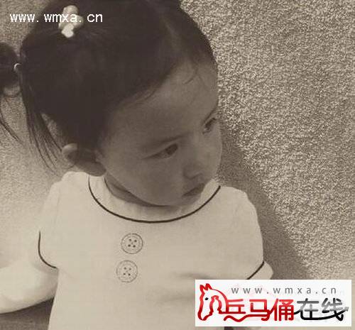  黄磊晒小女儿近照 被赞颜值爆表 模范夫妻幸福