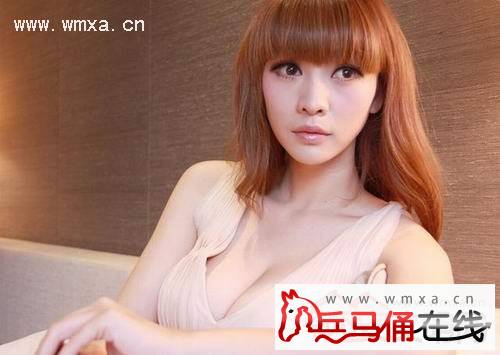  岳云鹏与柳岩牵手 校园拍戏 画面令人五味杂谈