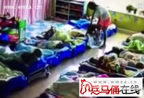 网曝 青岛幼教摔打孩子  网友:求孩子一辈子的阴