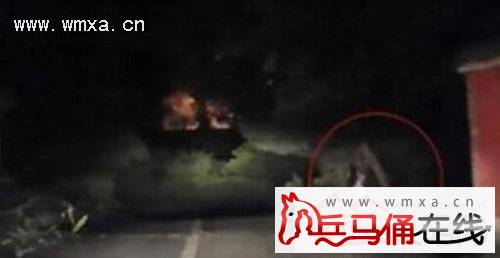  两男子开车遇尸体  堪称现实版午夜凶铃_华东