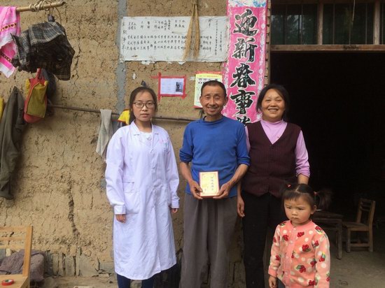 石泉县:熨斗镇卫生院“天使健康扶贫”——就爱看您健康的笑容