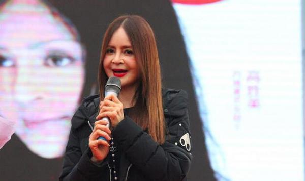48岁高胜美现身活动 脸部表情僵硬引发吐槽_兵马俑在线