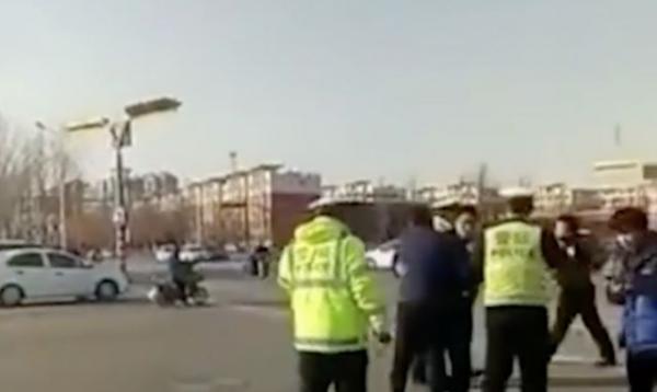 齐河一辅警被扇殴打对方 遭拘留7日并被辞退