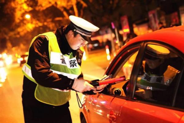 帮醉驾男友换血液 护士女友这下摊上大事儿了