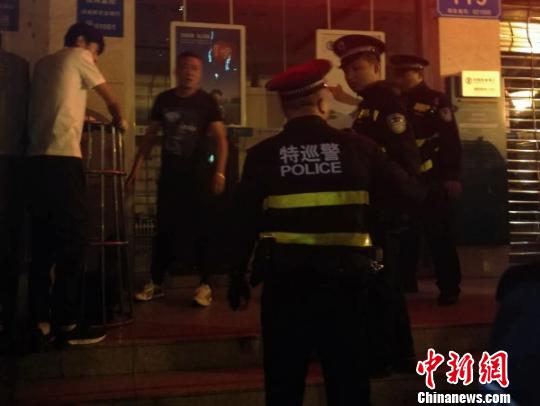 海狮被及时控制。 唐昕 摄