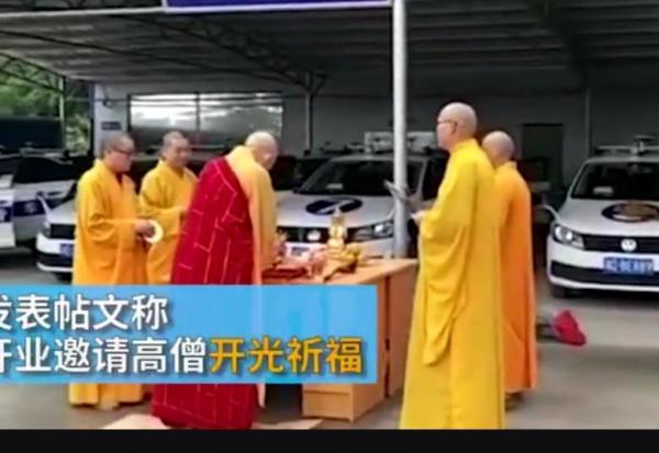 高僧科三考场祈福引发争议 交警连夜发文通报事件