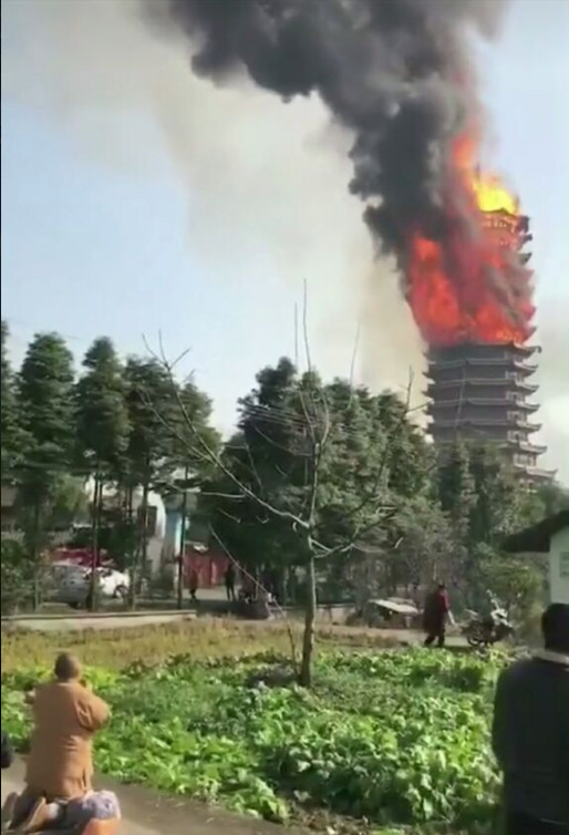 兰州在建工地起火 火势已被扑灭原因正在调查