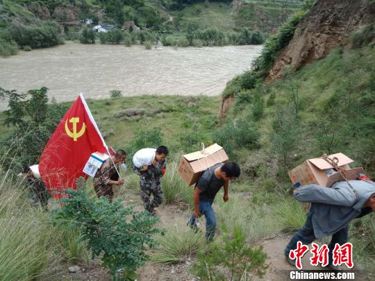 甘肃舟曲暴雨洪涝致2人遇难不稳定滑坡体隐患尚存