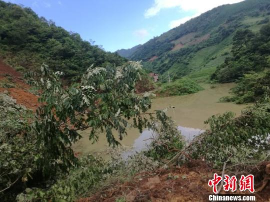 图为堰塞湖现场。富宁县委宣传部提供