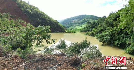 云南富宁山体滑坡形成堰塞湖危及3800余人正紧急处置