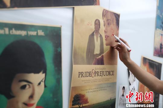 要想实现搜索和智能编辑,就得训练机器从海量的素材中找出相应的场景,并打上标签。供图