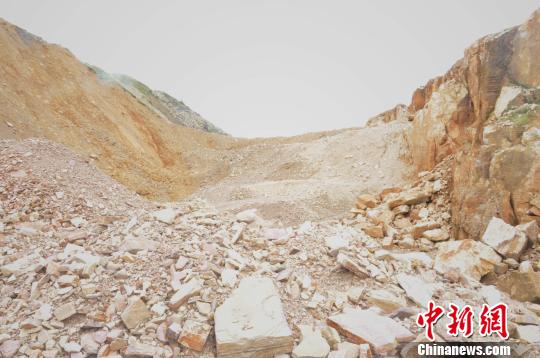 昆明一团伙打“复土植被恢复”旗号非法采矿被抓获