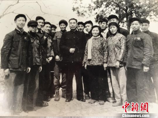 周总理右侧为徐金 浙江党史研究室提供