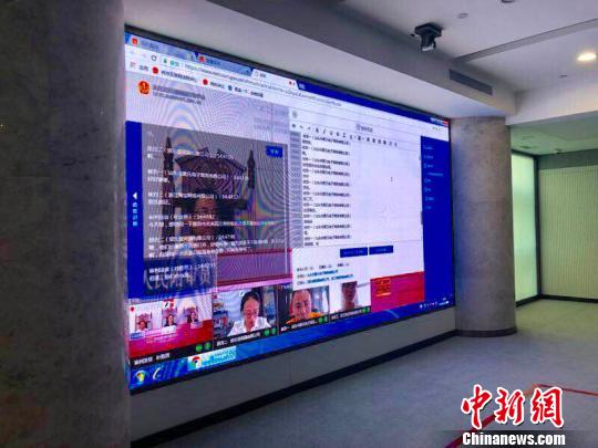 庭审现场。 傅一杰 摄