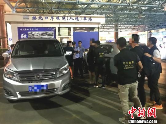 行动现场。杭州公安 供图