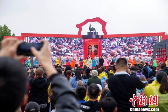 18йƽңӰչ19ƽңųӭ޹㳡Ļ  