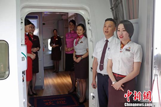 上航787“梦想飞机”首航成都