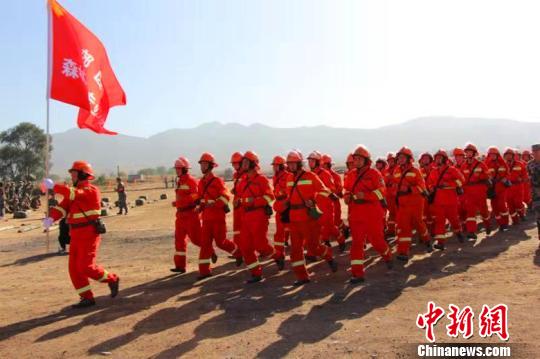 实战演练当天,来自长治市的14支森林消防专业队共计1000余人参加此次演练。 潞城新闻中心供图 摄