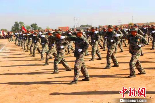 为提高各级森林防火指挥部门应急处置和扑救森林火灾的能力,山西省2018年森林防火实战演练在潞城市举行。 潞城新闻中心供图 摄