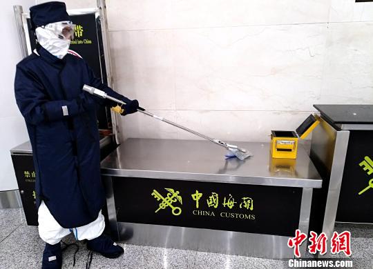 大连海关截获放射性严重超标“保健矿石”