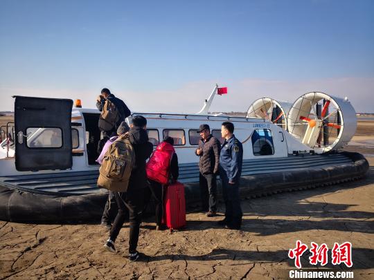 中俄界江同江至下列宁斯阔耶冬季气垫船运输开通