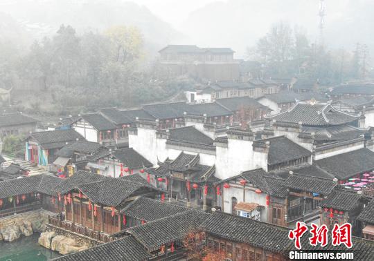 “史诗40年·江苏新画卷”走进宝华感受小镇蜕变之路