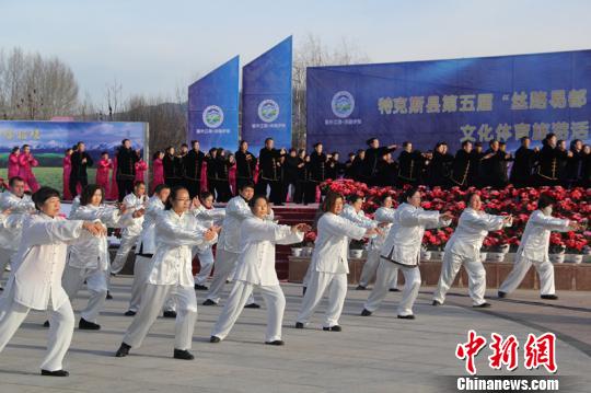 新疆喀拉峻草原上演系列民俗开启冬季游