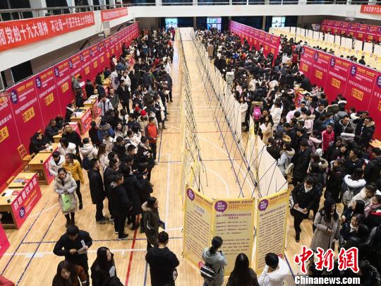 甘肃举行生源地信用助学贷款毕业生招聘会“职惠校园”