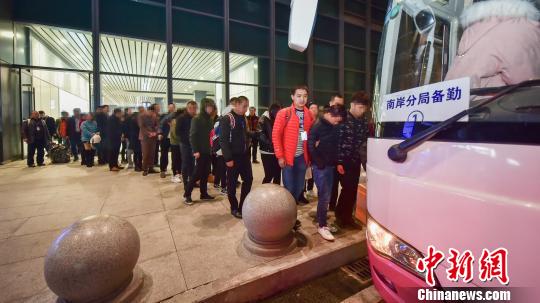 ͼΪ񾯽˴ӹ㶫Ѻ졣ͼ