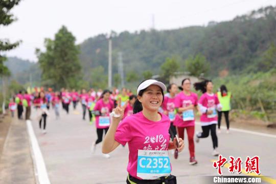 2018广东德庆乡村马拉松开跑。 主办方供图