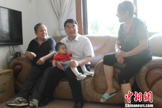 芙蓉区委书记于新凡“连心”走访。芙蓉宣传供图