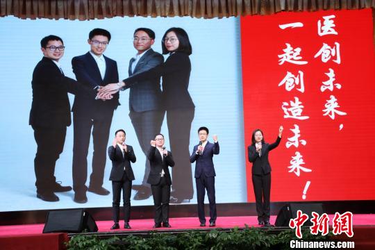 ����Уѡ�δ�ѧ����ʦ�ô�ѧ������ѧ����˼����