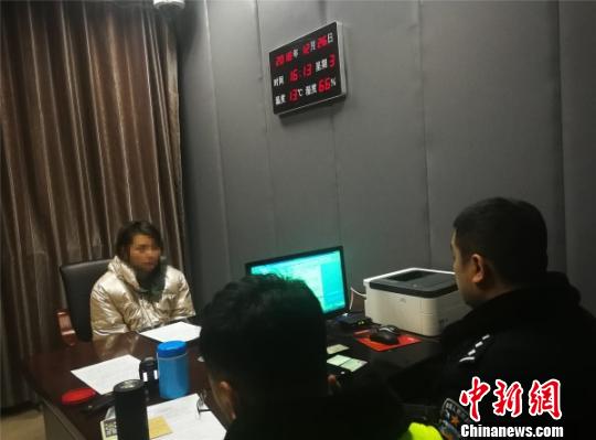 四川江油女子连撞3人弃车逃逸致1人死亡