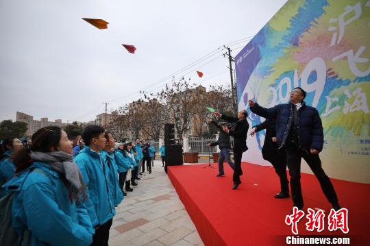 沪港澳青年迎风“起航”迎新年