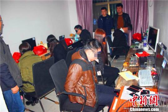 小伙建赌博网站组团诈骗被端两月非法获利300余万