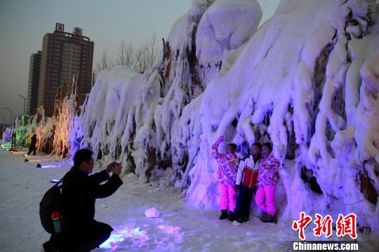 冰瀑布。 赵桂华 摄