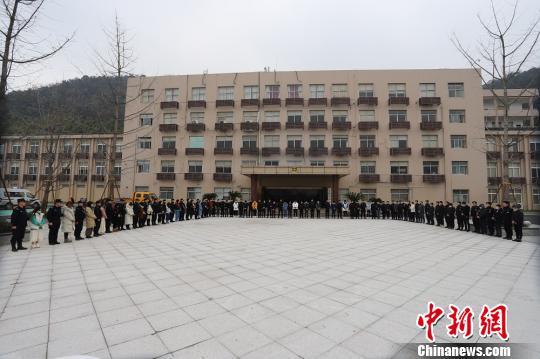 以无征信办贷行骗浙江警方捣毁一诈骗窝点刑拘44人