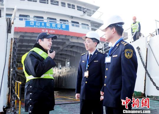 图为检查现场。 华志波 摄