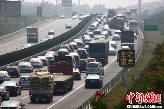 春节假期北京收费公路免费通行高峰日交通量或超200万