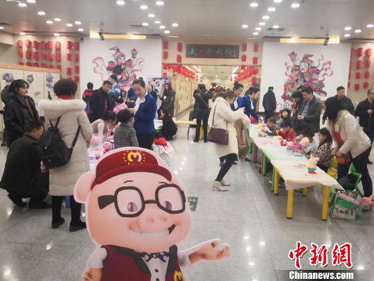 大年初一的甘肃省博物馆亲子活动现场。 南如卓玛 摄