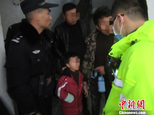 十岁男童不幸坠楼浙江城警联勤合力救援有惊无险