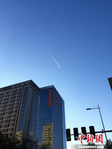 资料图:图为郑州市区农业路花园路附近天空景象。 韩章云 摄