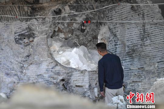 ͼΪش52.6ֵľͽᾧʯмο硰ˮζ 