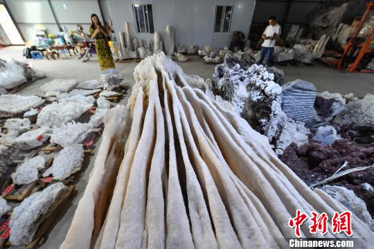 ͼΪƴΰղصĲֿᾧʯζ 